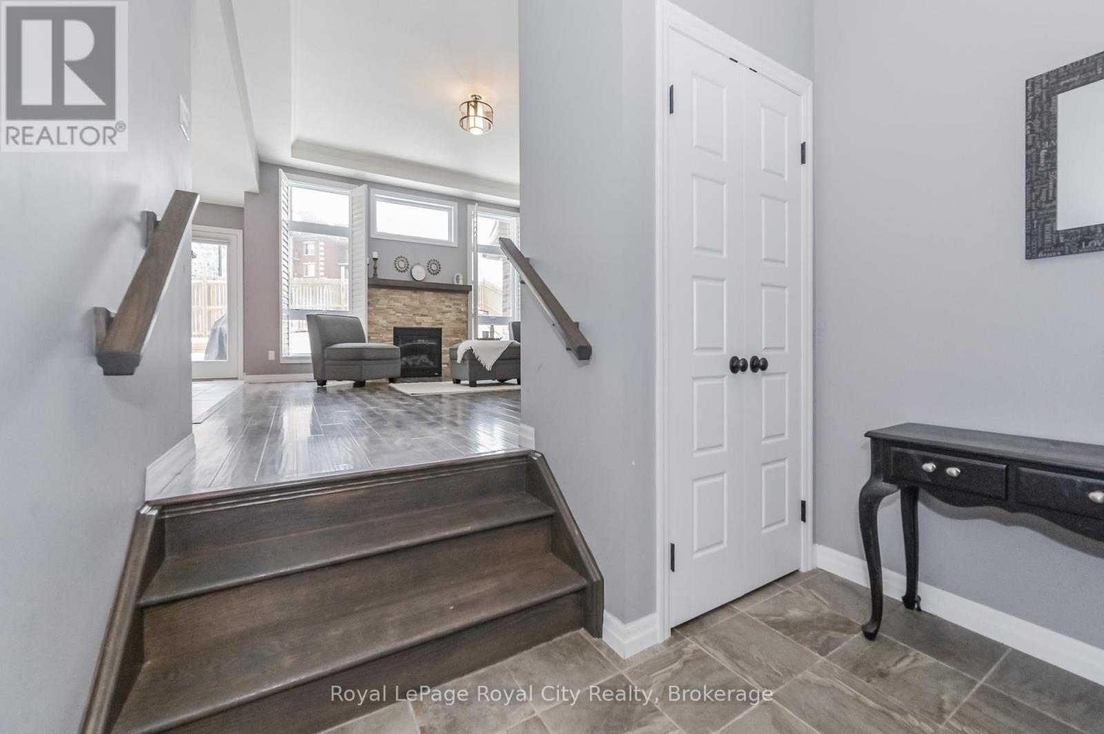 84 Andrews Drive W, Mapleton, Ontario  N0G 1P0 - Photo 3 - X12005307