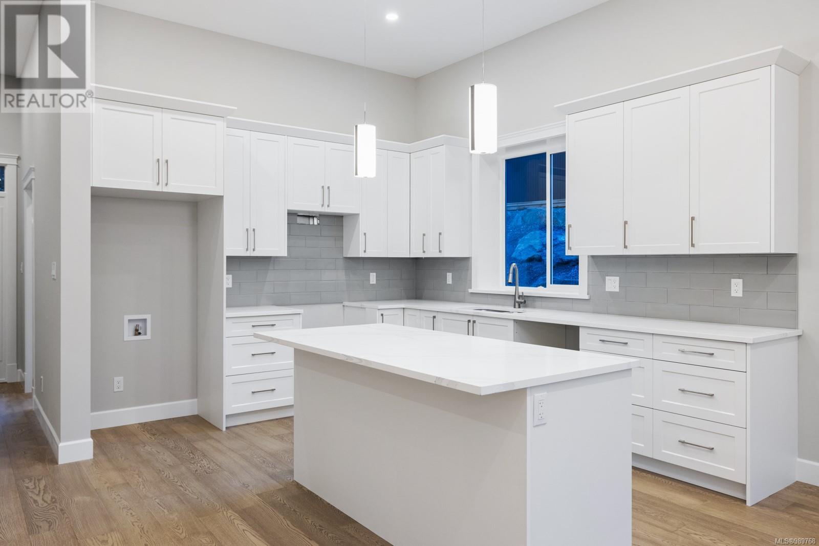 Property at 2786 Sheldrake Pl image 4