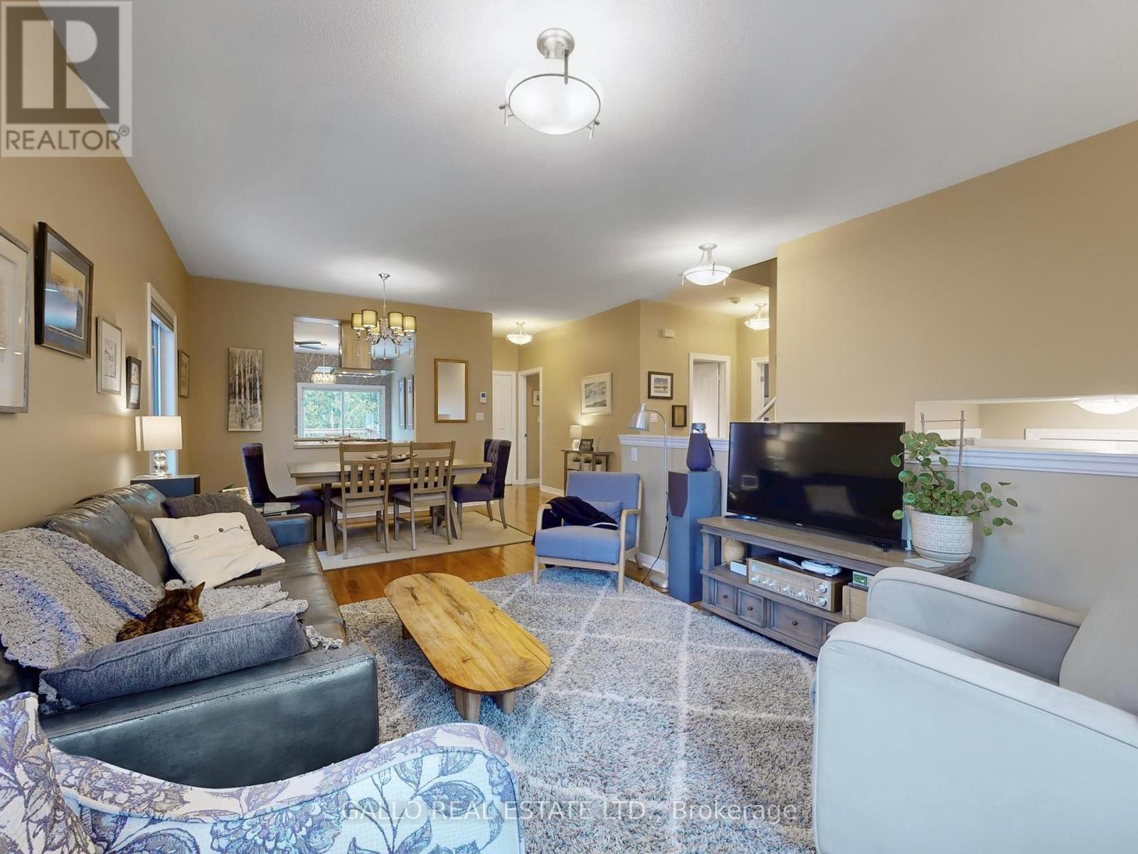 Property at 28 HEADWATER CRESCENT image 4