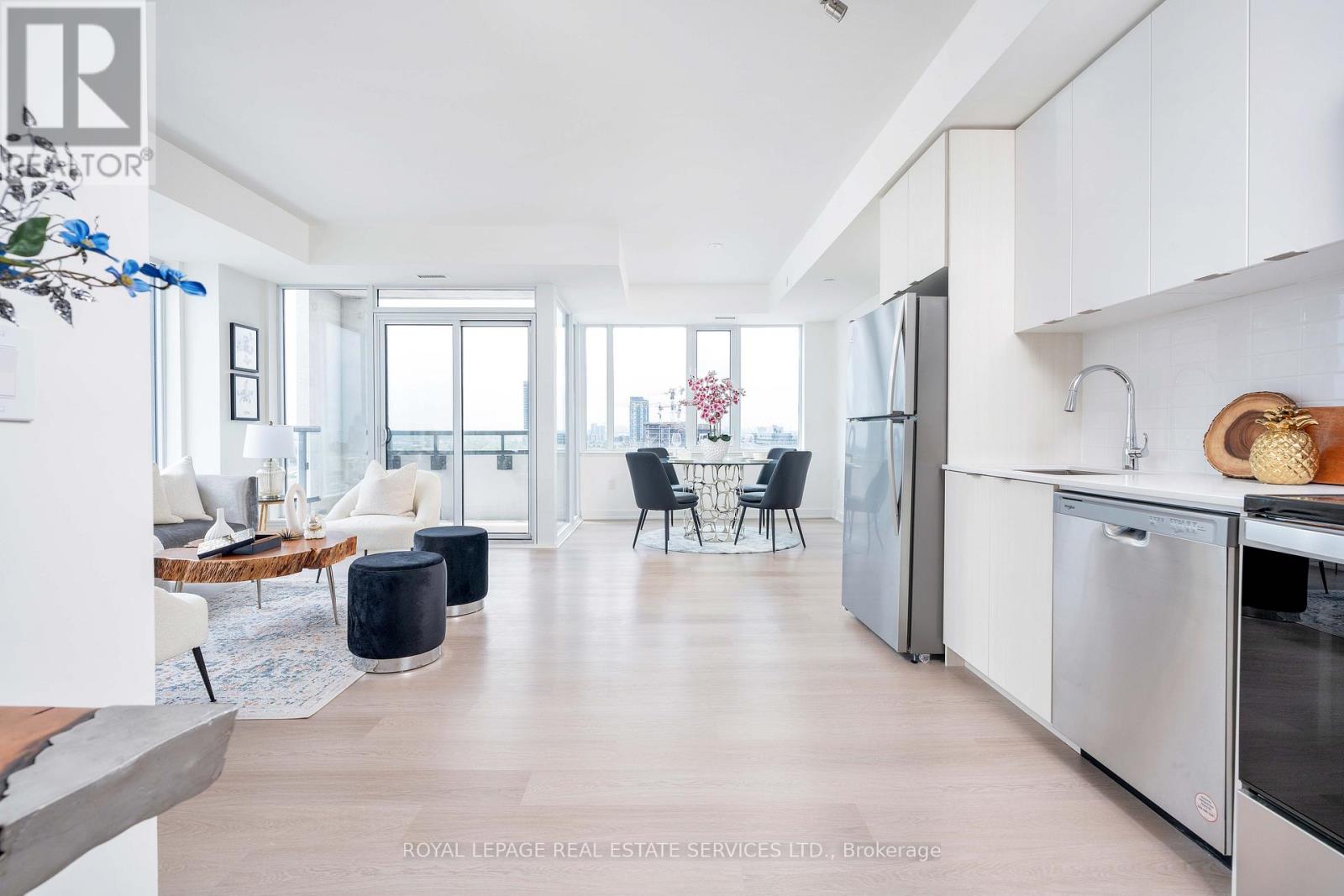 Property at 603 - 859 THE QUEENSWAY image 4
