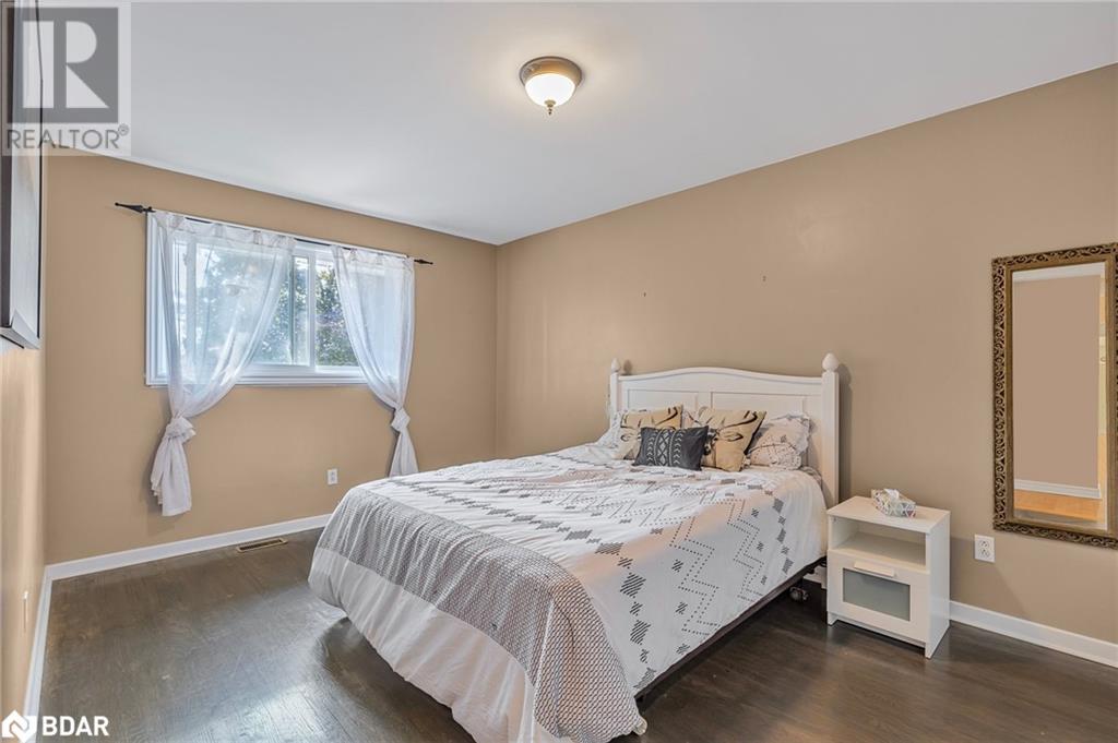 12 Roslyn Road, Barrie, Ontario  L4M 2X6 - Photo 16 - 40693811