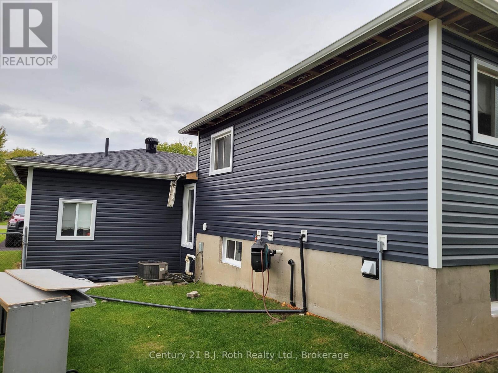 2 Lynn Street, Tiny (Perkinsfield), Ontario  L0L 2J0 - Photo 21 - S12003253