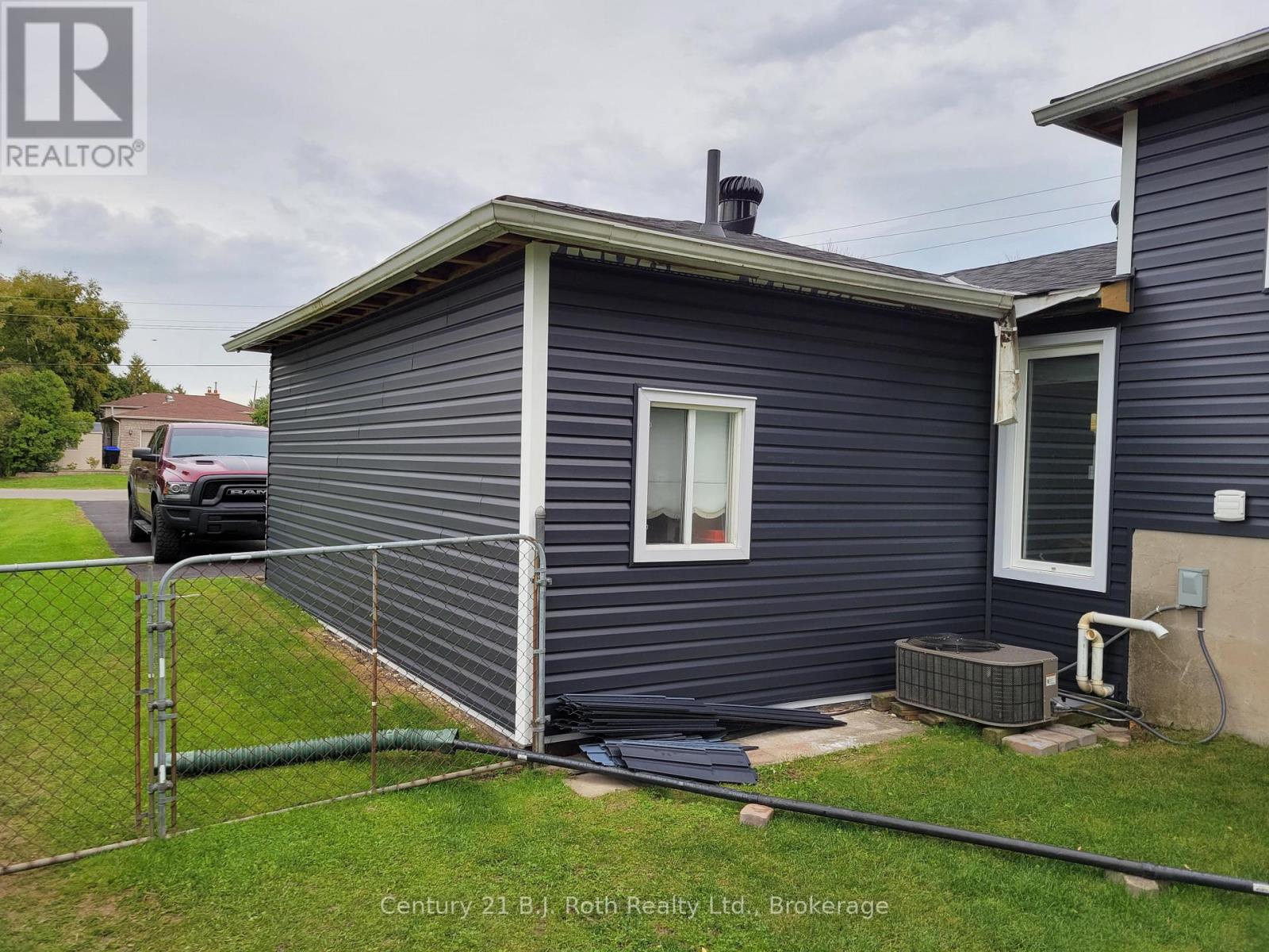 2 Lynn Street, Tiny (Perkinsfield), Ontario  L0L 2J0 - Photo 22 - S12003253