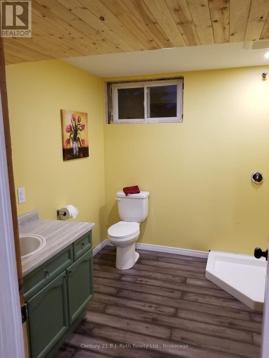 2 Lynn Street, Tiny (Perkinsfield), Ontario  L0L 2J0 - Photo 9 - S12003253