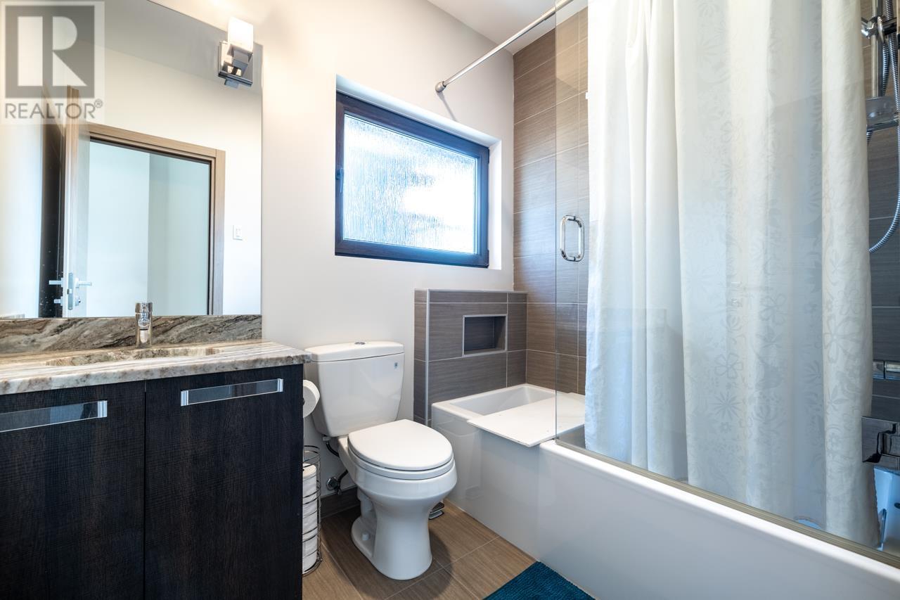 363 W 28th Street, North Vancouver, British Columbia  V7N 2J2 - Photo 14 - R2892412