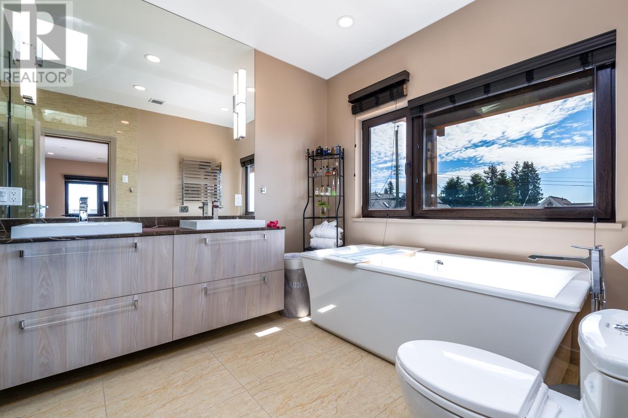 363 W 28th Street, North Vancouver, British Columbia  V7N 2J2 - Photo 9 - R2892412