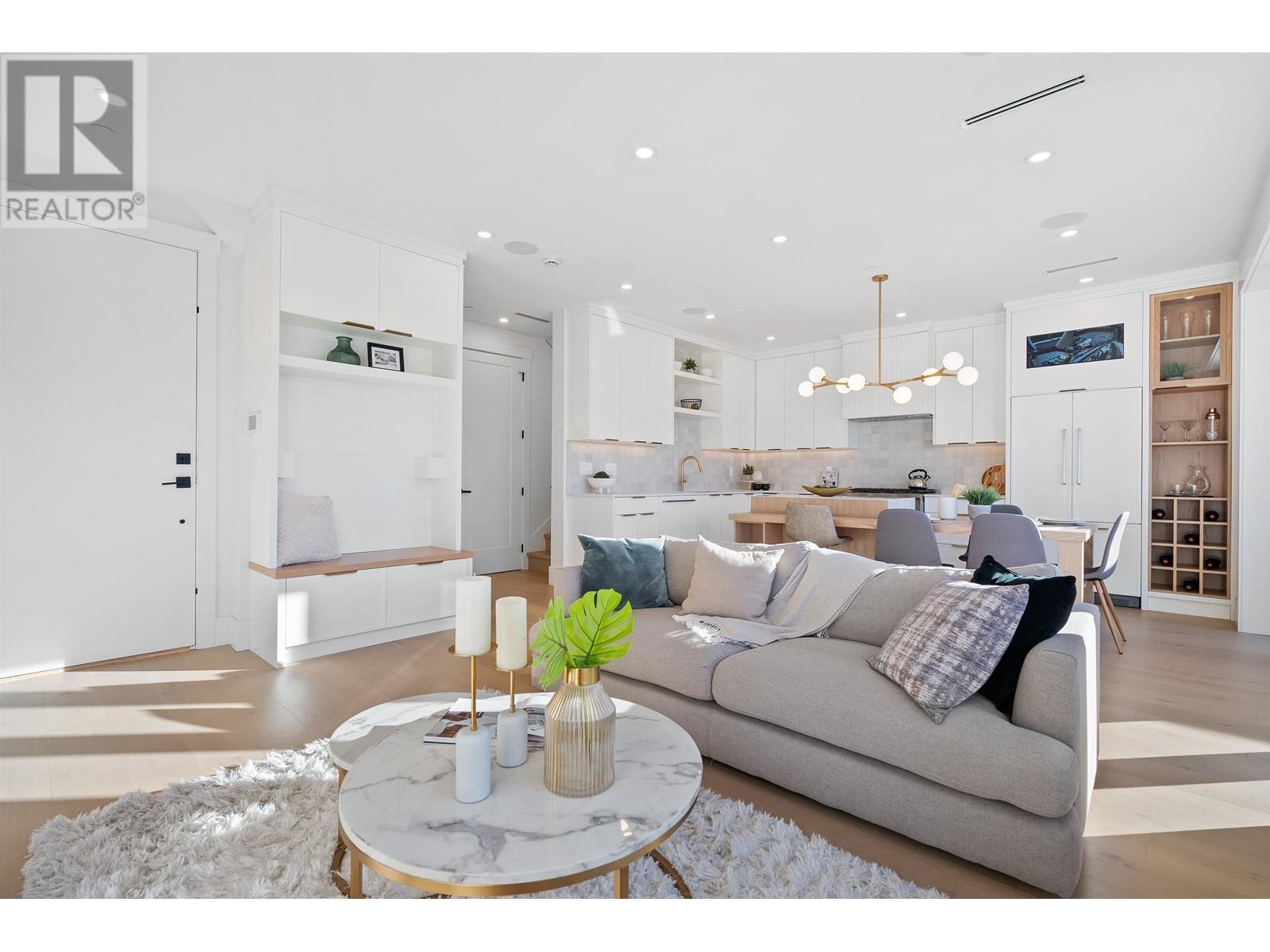 2 4769 COMMERCIAL STREET, vancouver, British Columbia