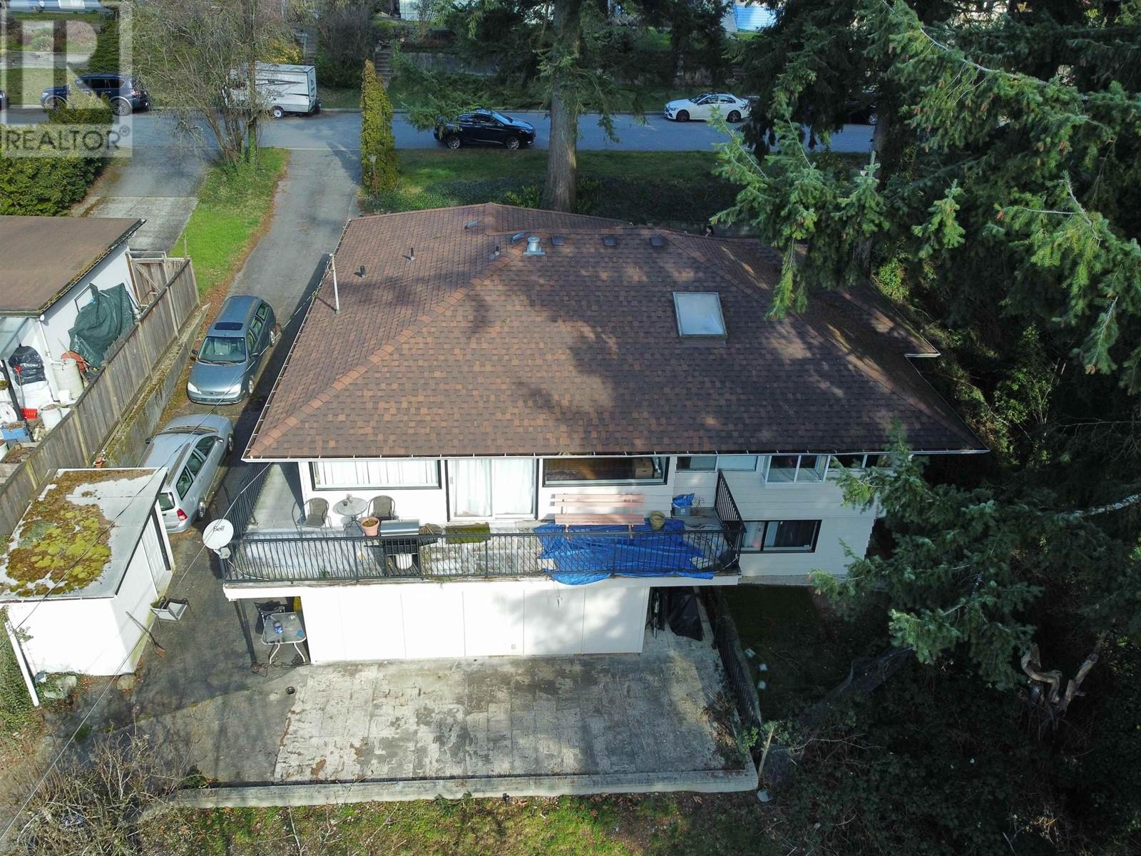 5708 Ewart Street, Burnaby, British Columbia  V5J 2W7 - Photo 2 - R2974554