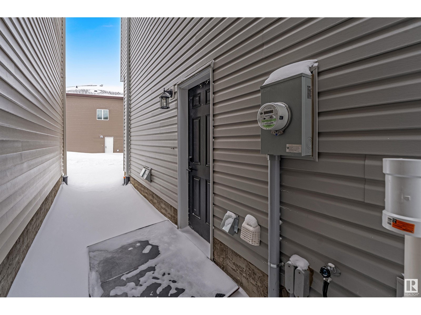 Property at 4202 38A ST image 3