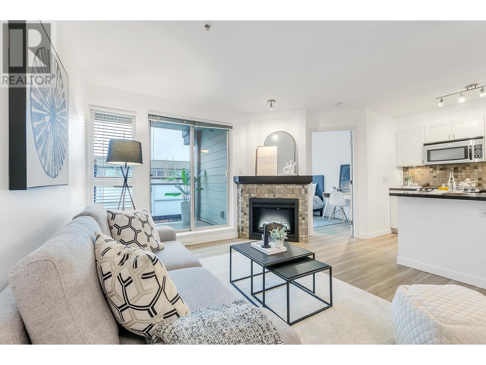 Listing Picture 2 of 30 : 309 405 SKEENA STREET, Vancouver / 溫哥華 - 魯藝地產 Yvonne Lu Group - MLS Medallion Club Member