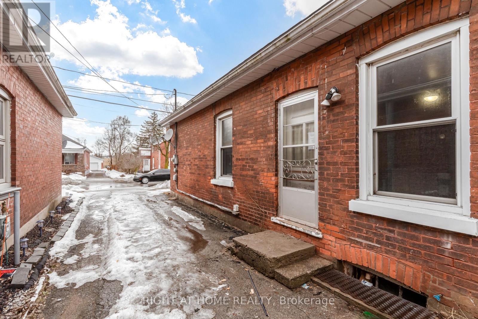 23 North Park Street, Brant (Brantford Twp), Ontario  N3R 4J4 - Photo 7 - X12005612