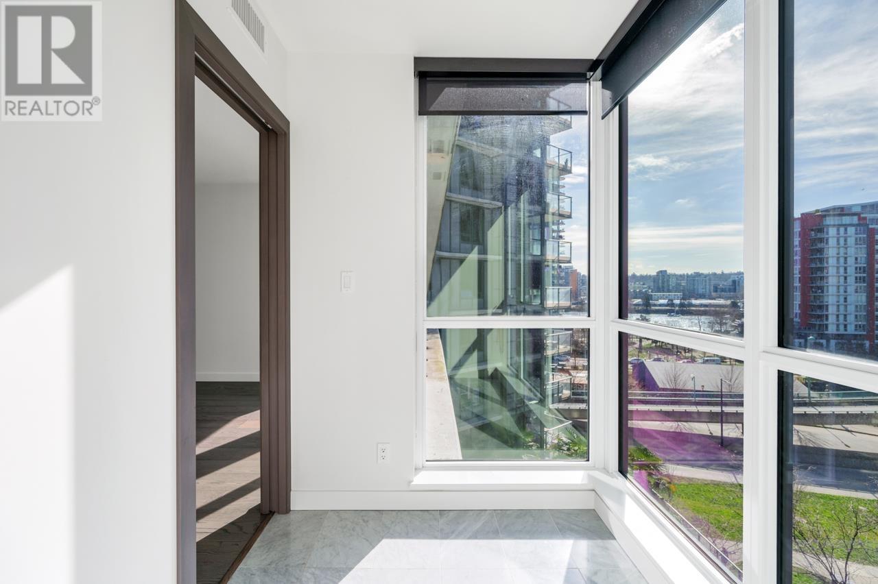 Listing Picture 14 of 29 : 828 68 SMITHE STREET, Vancouver / 溫哥華 - 魯藝地產 Yvonne Lu Group - MLS Medallion Club Member