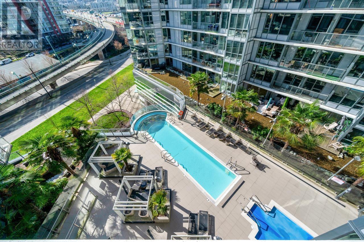 Listing Picture 2 of 29 : 828 68 SMITHE STREET, Vancouver / 溫哥華 - 魯藝地產 Yvonne Lu Group - MLS Medallion Club Member