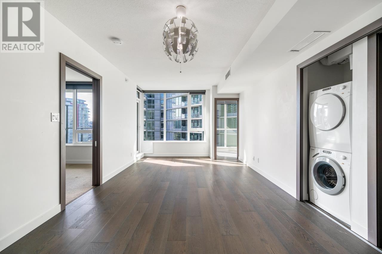 Listing Picture 11 of 29 : 828 68 SMITHE STREET, Vancouver / 溫哥華 - 魯藝地產 Yvonne Lu Group - MLS Medallion Club Member