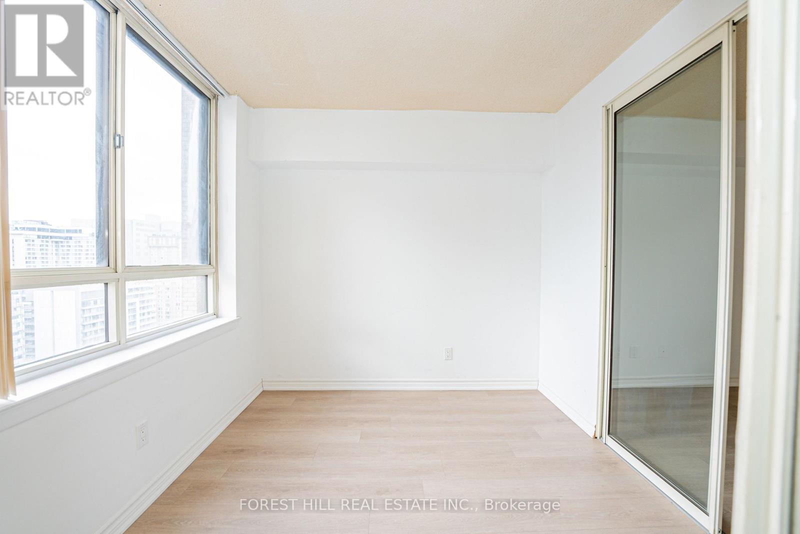 2212 - 633 Bay Street, Toronto, Ontario  M5G 2G4 - Photo 18 - C12004823