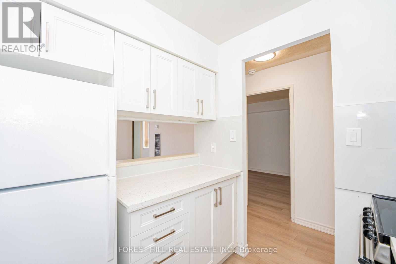 2212 - 633 Bay Street, Toronto, Ontario  M5G 2G4 - Photo 7 - C12004823