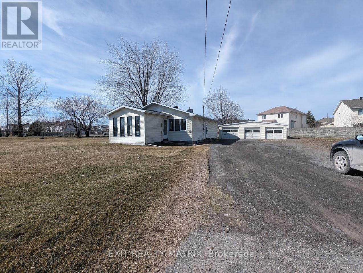 Photo of 1632 Trim Road, Fallingbrook/Pineridge, Orleans
