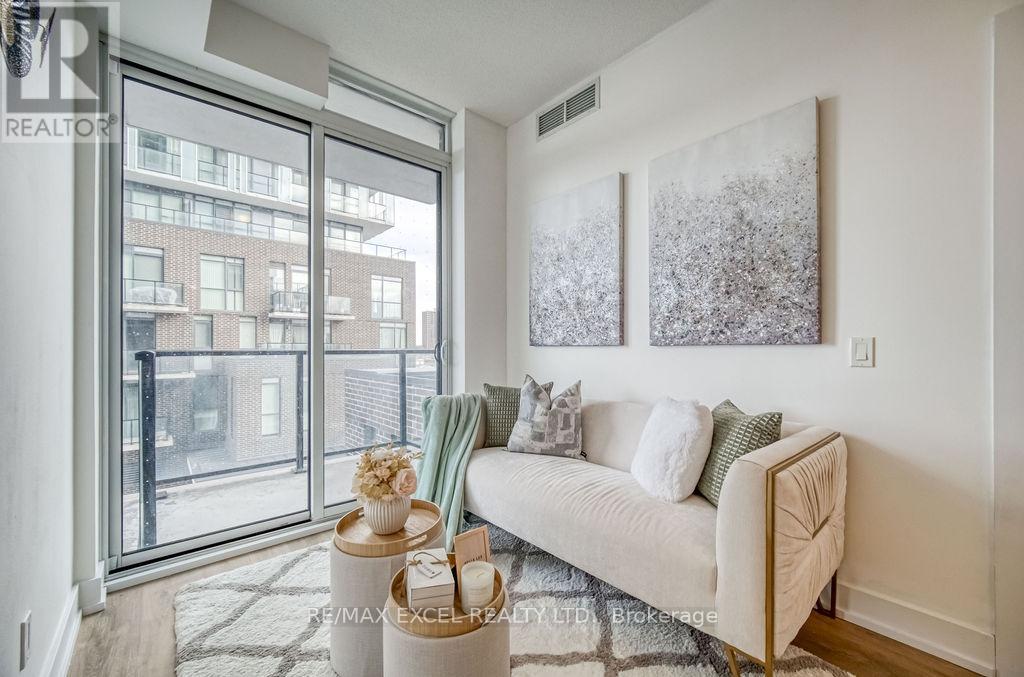 Property at 318 - 128 FAIRVIEW MALL DRIVE image 3