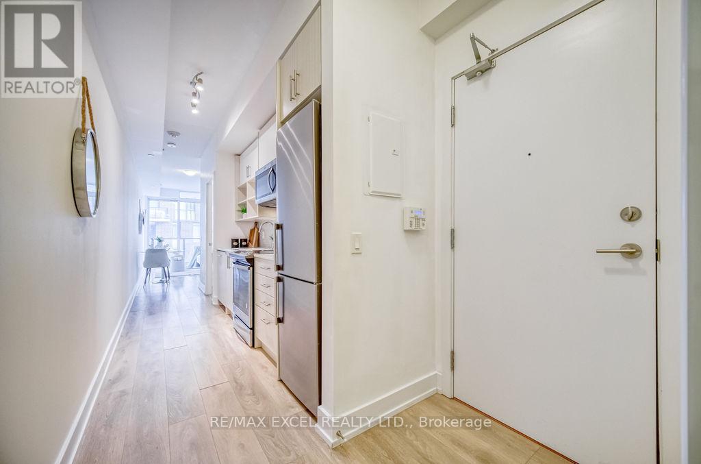 Property at 318 - 128 FAIRVIEW MALL DRIVE image 4