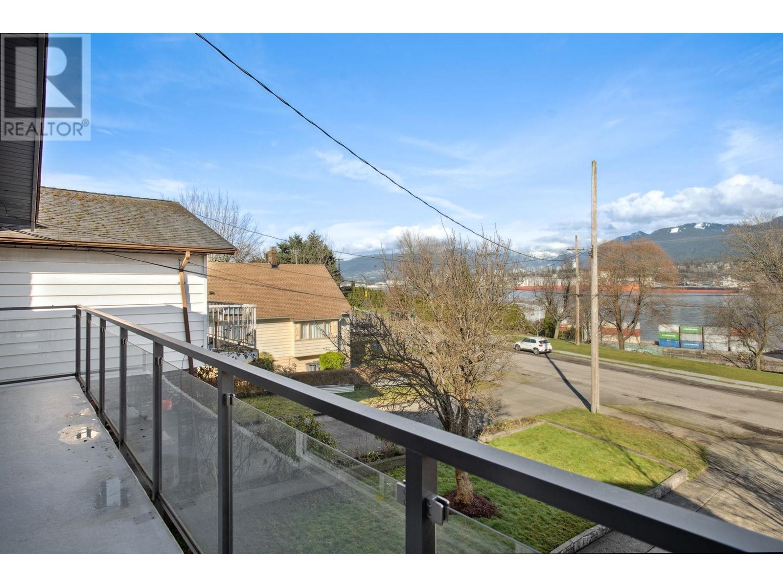 2728 Wall Street, Vancouver, British Columbia  V5K 1A9 - Photo 3 - R2973800