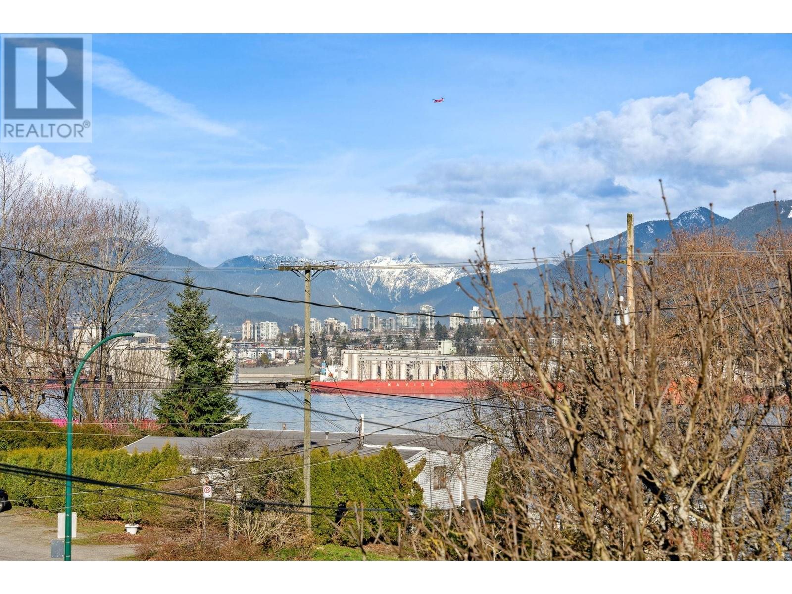 2728 Wall Street, Vancouver, British Columbia  V5K 1A9 - Photo 4 - R2973800