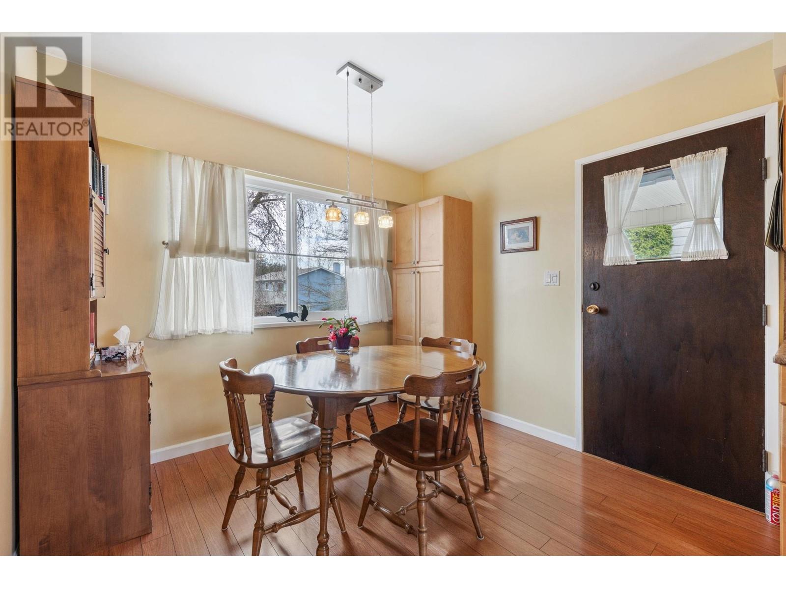 Listing Picture 10 of 31 : 6520 RIVERDALE DRIVE, Richmond / 烈治文 - 魯藝地產 Yvonne Lu Group - MLS Medallion Club Member