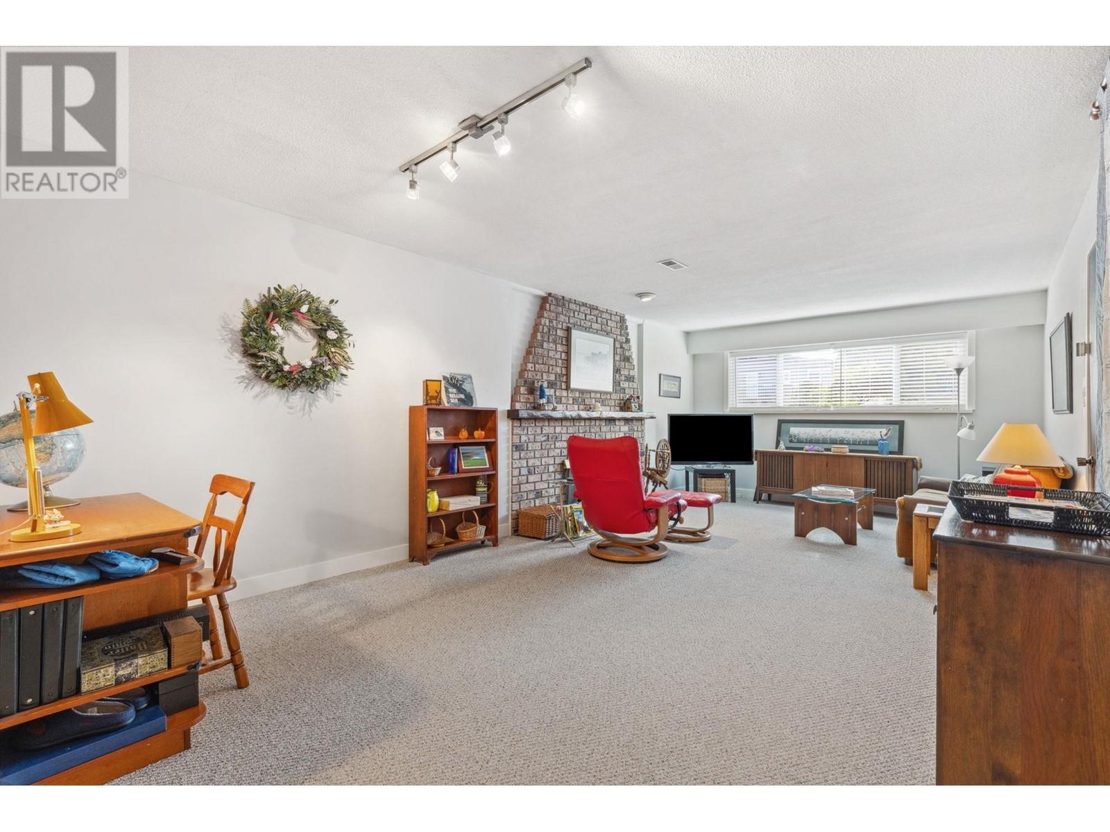 Listing Picture 17 of 31 : 6520 RIVERDALE DRIVE, Richmond / 烈治文 - 魯藝地產 Yvonne Lu Group - MLS Medallion Club Member