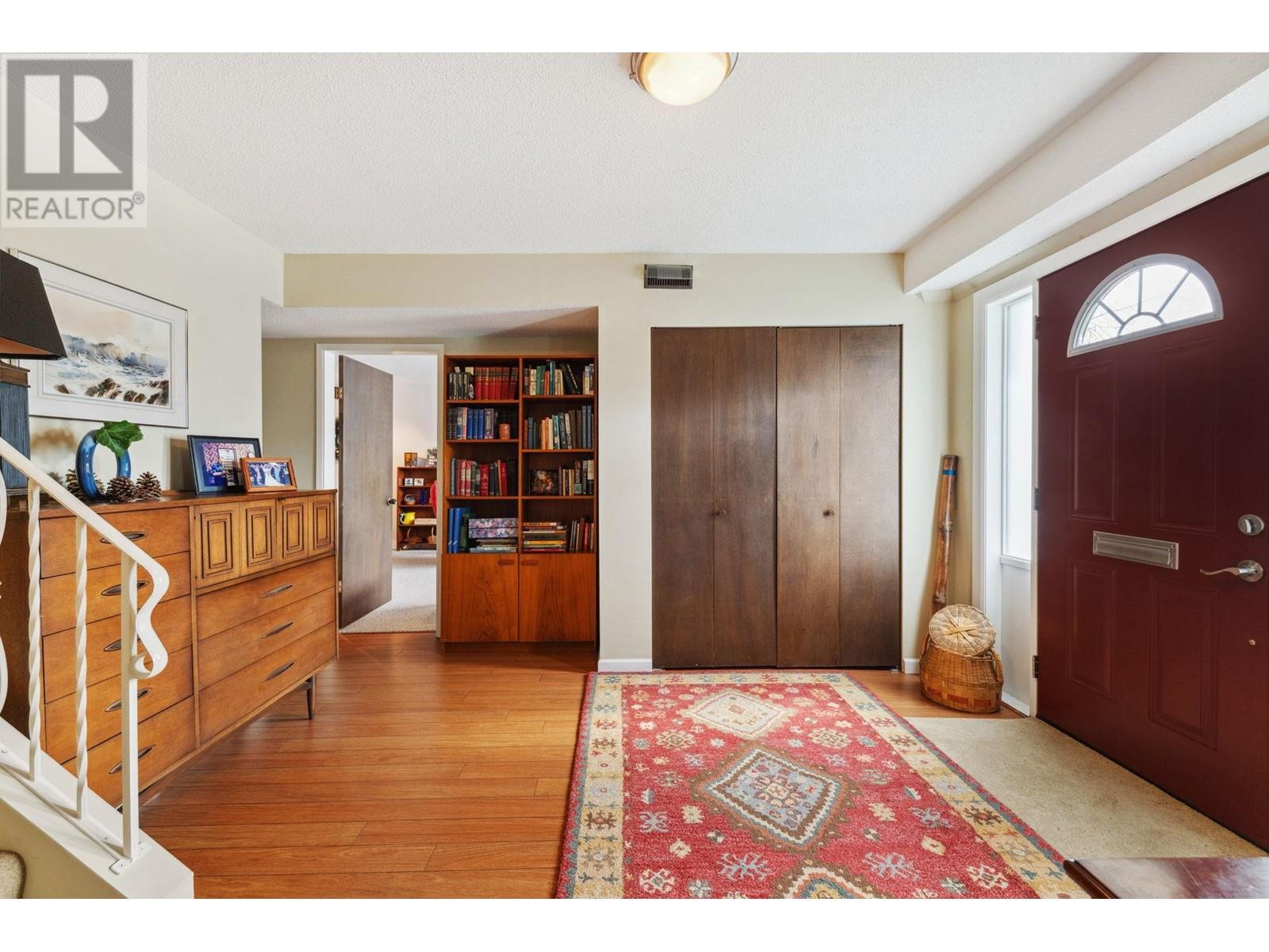 Listing Picture 15 of 31 : 6520 RIVERDALE DRIVE, Richmond / 烈治文 - 魯藝地產 Yvonne Lu Group - MLS Medallion Club Member