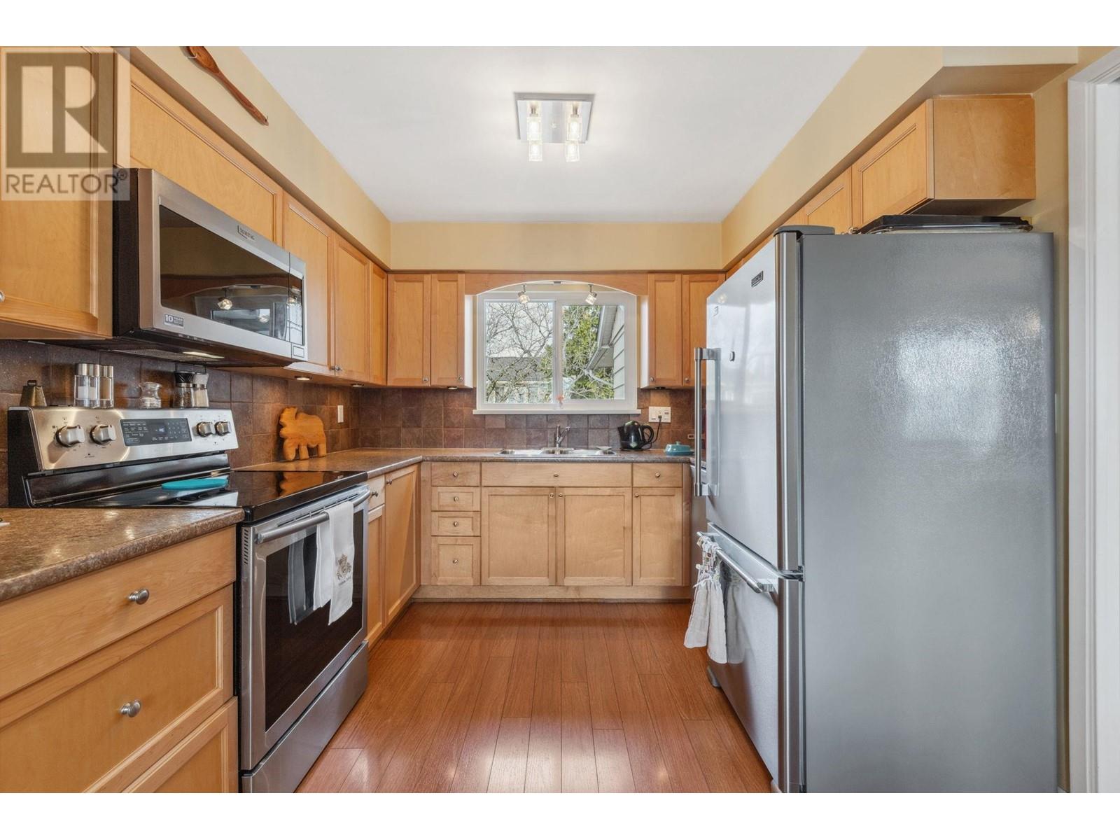 Listing Picture 8 of 31 : 6520 RIVERDALE DRIVE, Richmond / 烈治文 - 魯藝地產 Yvonne Lu Group - MLS Medallion Club Member