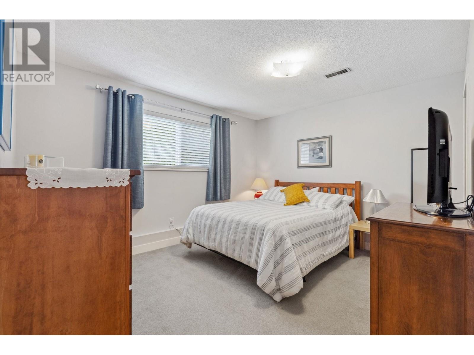 Listing Picture 22 of 31 : 6520 RIVERDALE DRIVE, Richmond / 烈治文 - 魯藝地產 Yvonne Lu Group - MLS Medallion Club Member