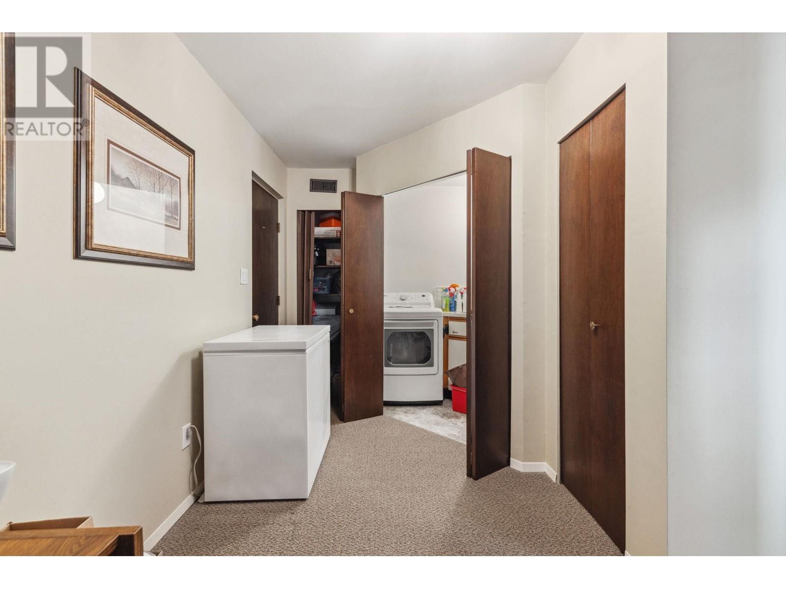 Listing Picture 26 of 31 : 6520 RIVERDALE DRIVE, Richmond / 烈治文 - 魯藝地產 Yvonne Lu Group - MLS Medallion Club Member