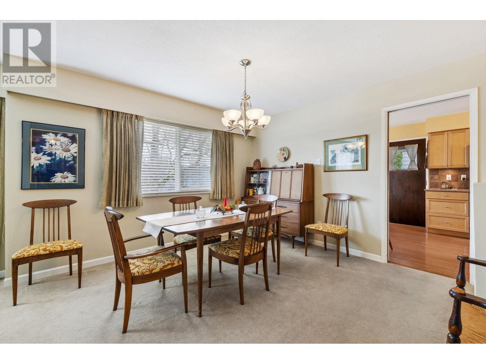 Listing Picture 6 of 31 : 6520 RIVERDALE DRIVE, Richmond / 烈治文 - 魯藝地產 Yvonne Lu Group - MLS Medallion Club Member