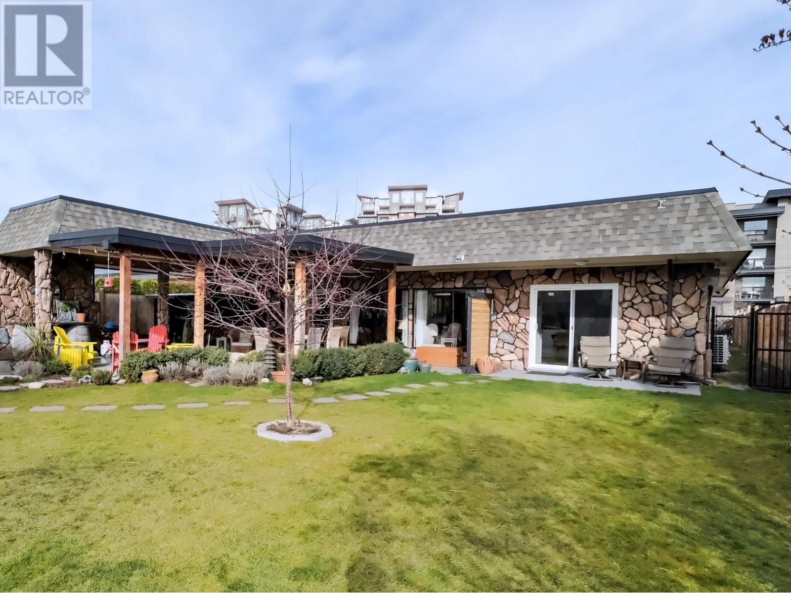 Property at 210 YORKTON Avenue image 1
