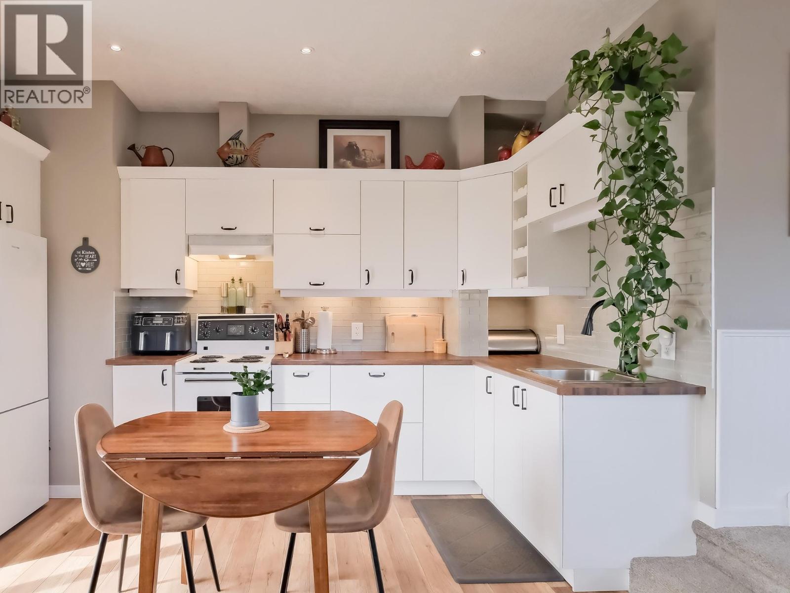 210 Yorkton Avenue, Penticton, British Columbia  V2A 3V2 - Photo 25 - 10337942