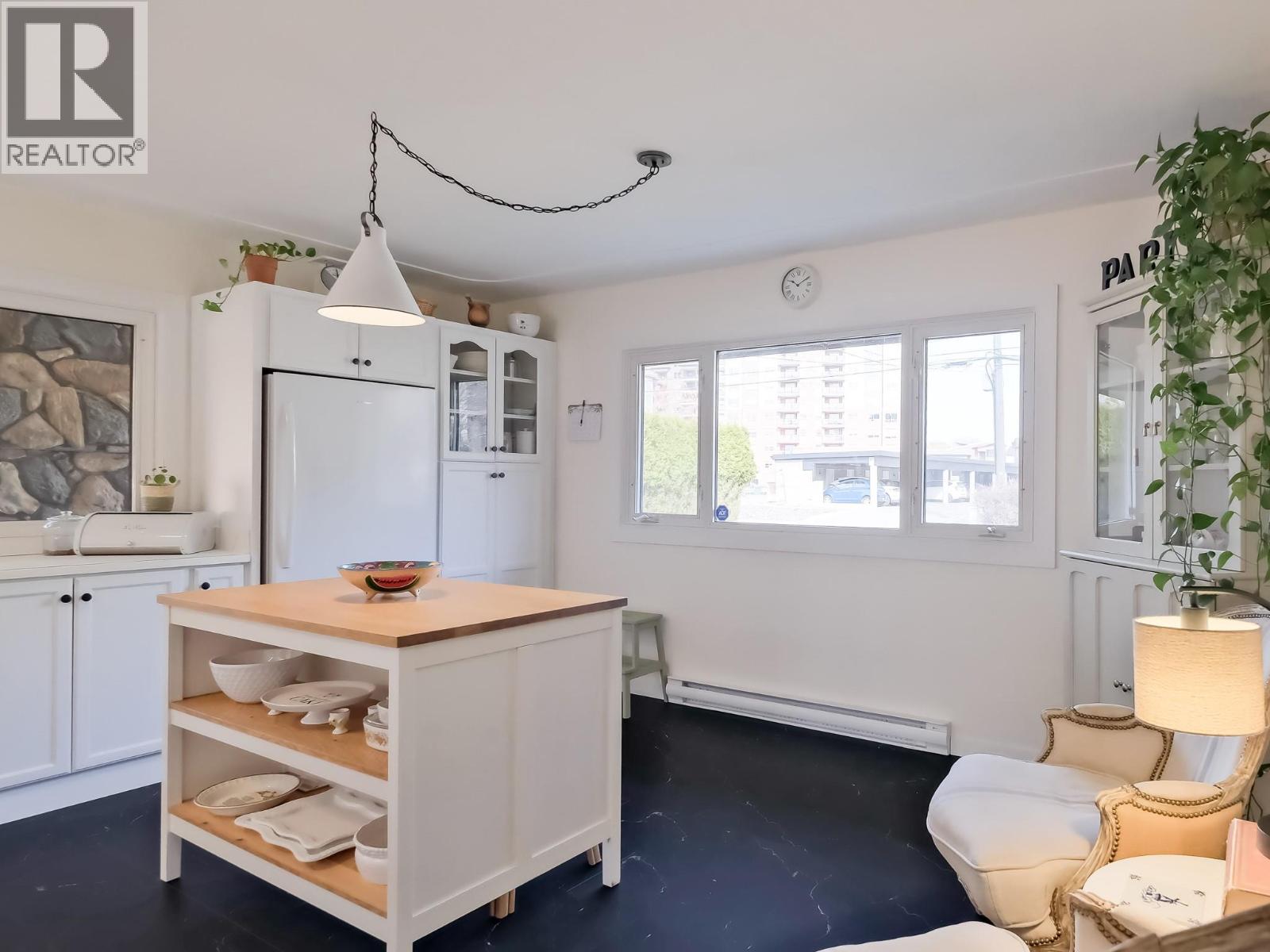 210 Yorkton Avenue, Penticton, British Columbia  V2A 3V2 - Photo 9 - 10337942