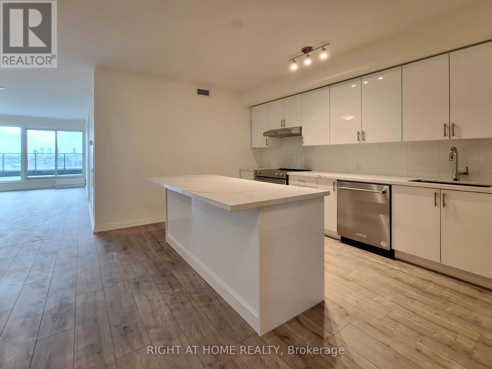 Property at 226 - 8960 JANE STREET image 2