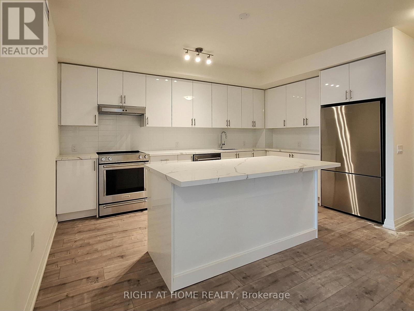 Property at 226 - 8960 JANE STREET image 3