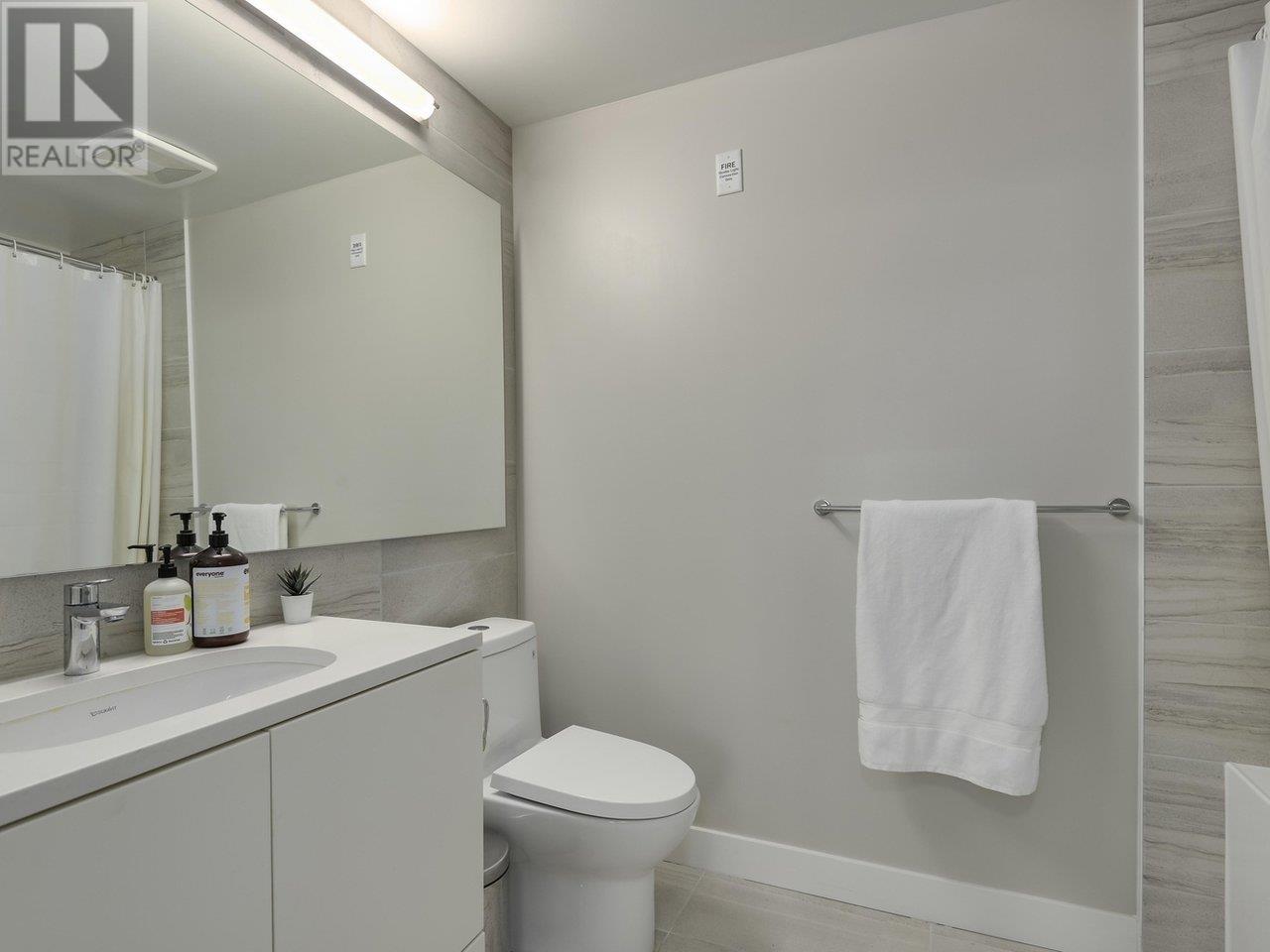 Listing Picture 13 of 24 : 1402 8761 UNIVERSITY CRESCENT, Burnaby / 本拿比 - 魯藝地產 Yvonne Lu Group - MLS Medallion Club Member