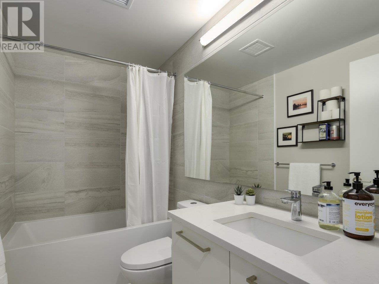 Listing Picture 11 of 24 : 1402 8761 UNIVERSITY CRESCENT, Burnaby / 本拿比 - 魯藝地產 Yvonne Lu Group - MLS Medallion Club Member
