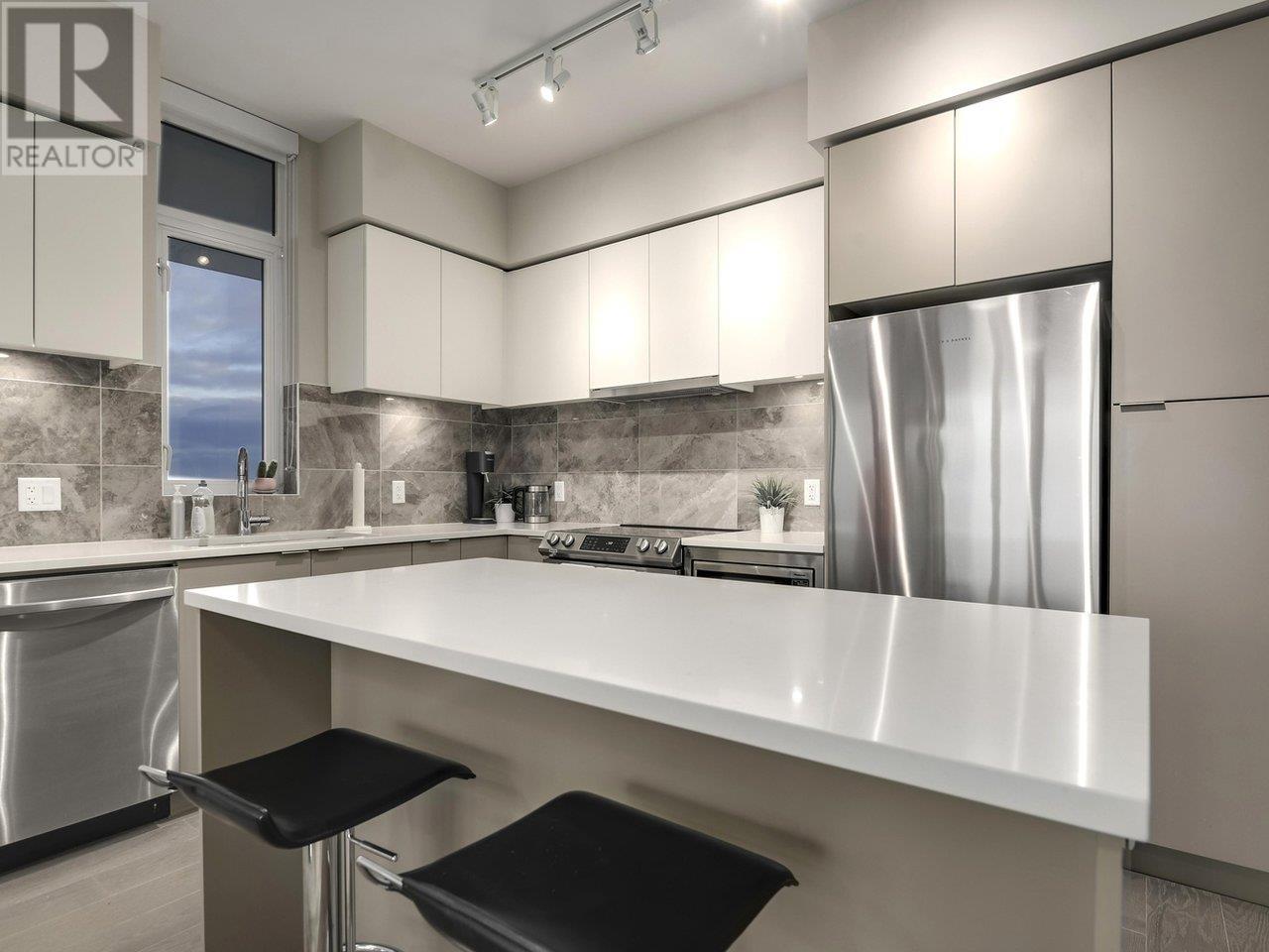 Listing Picture 8 of 24 : 1402 8761 UNIVERSITY CRESCENT, Burnaby / 本拿比 - 魯藝地產 Yvonne Lu Group - MLS Medallion Club Member