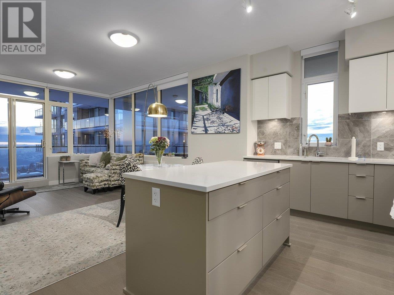 Listing Picture 2 of 24 : 1402 8761 UNIVERSITY CRESCENT, Burnaby / 本拿比 - 魯藝地產 Yvonne Lu Group - MLS Medallion Club Member