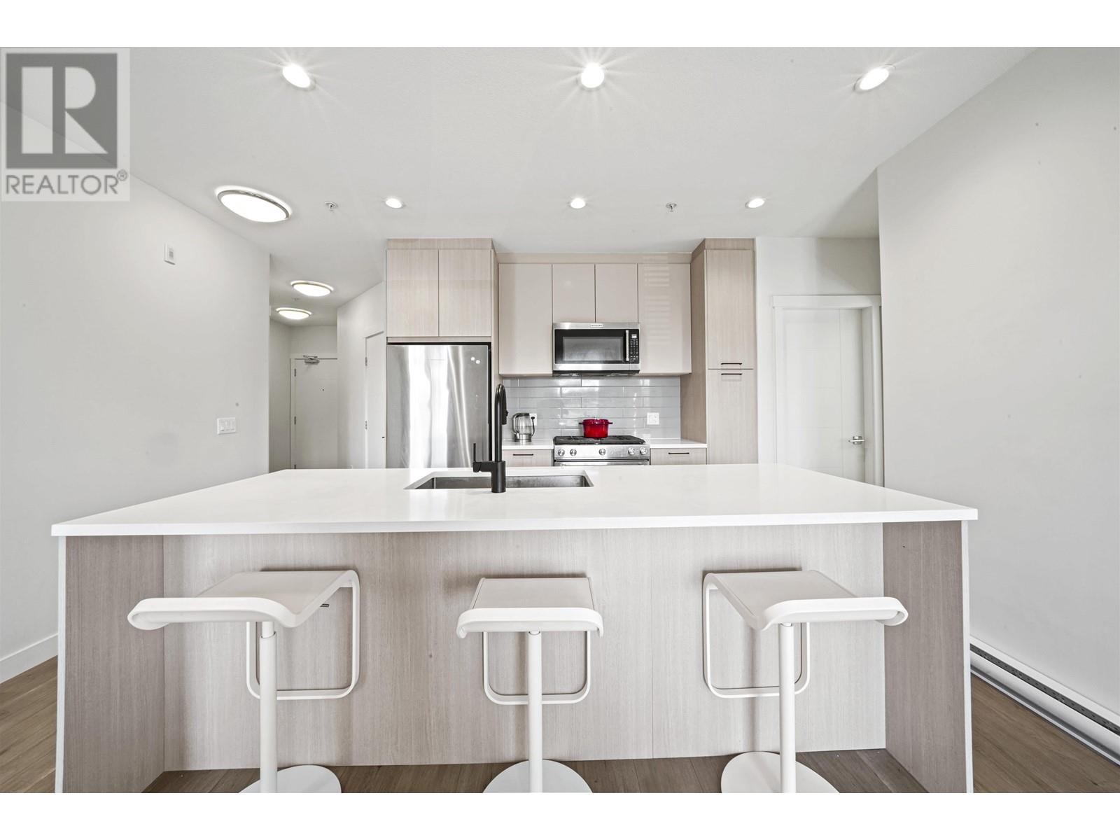 305 707 Como Lake Avenue, Coquitlam, British Columbia  V3J 0J5 - Photo 2 - R2974628