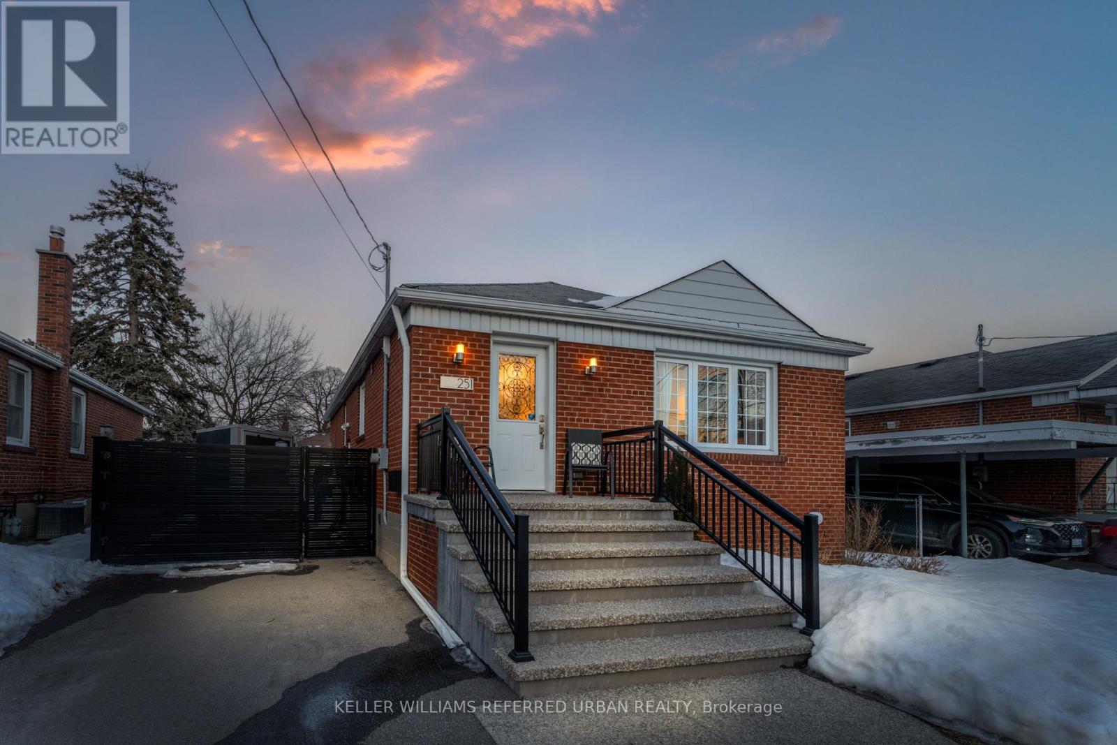 251 Sheldon Avenue, Toronto, Ontario  M8W 4L8 - Photo 3 - W12005667