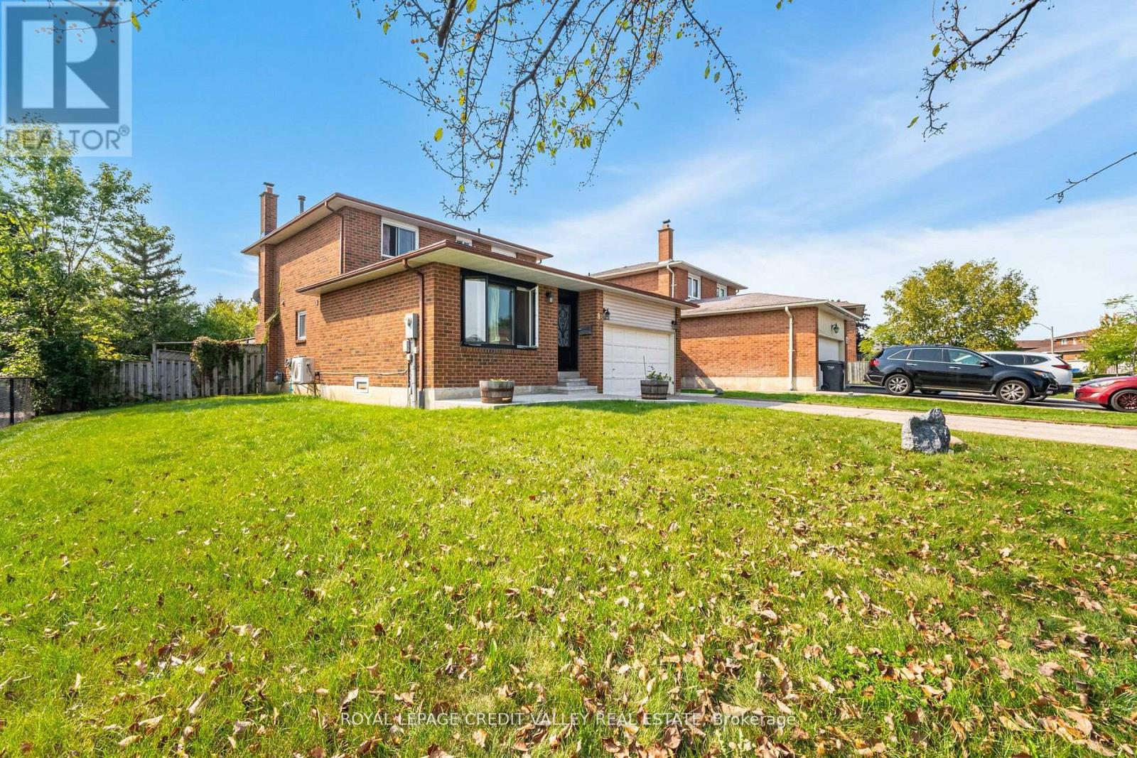 Property at 83 FAIRGLEN AVENUE image 3