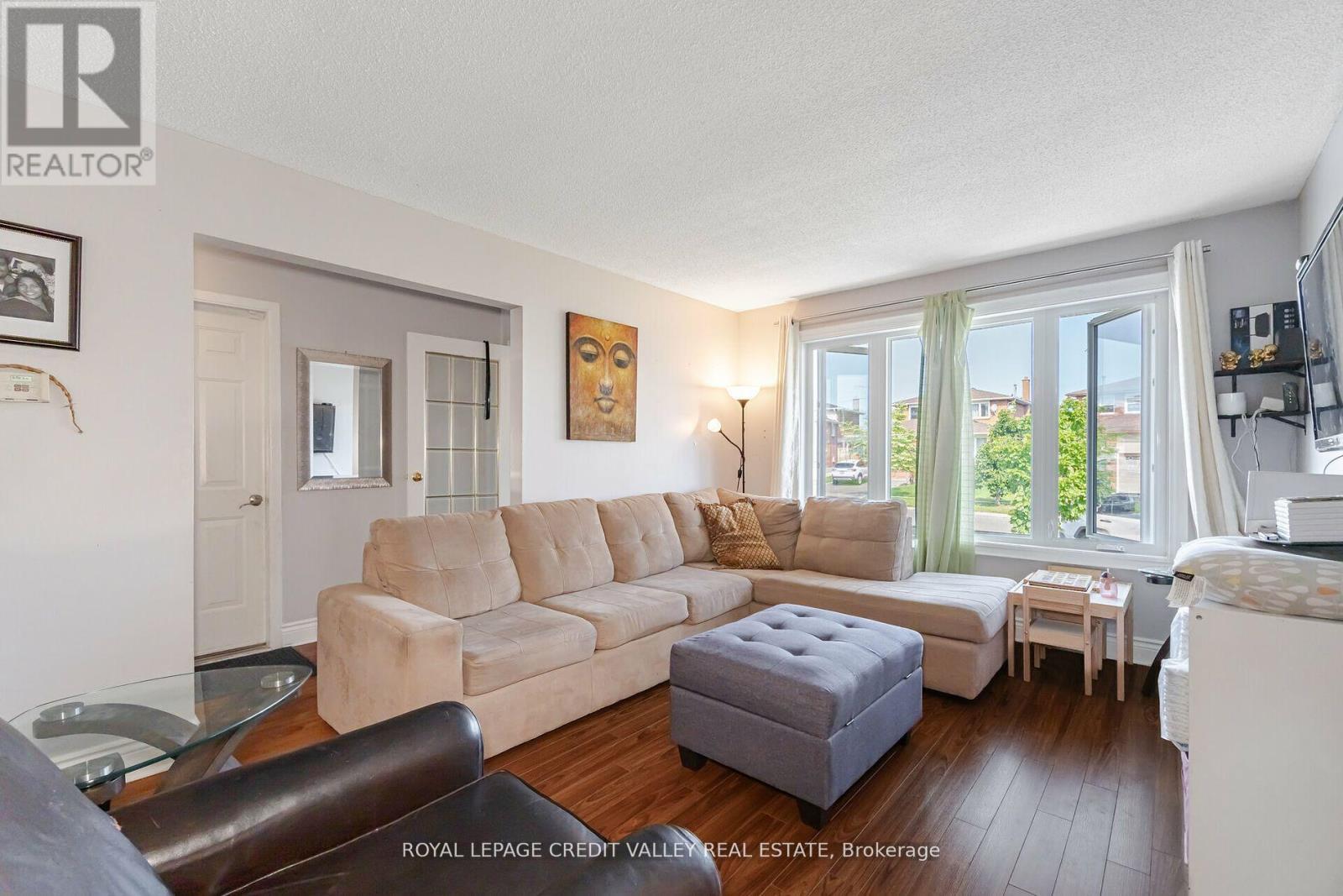 Property at 83 FAIRGLEN AVENUE image 5