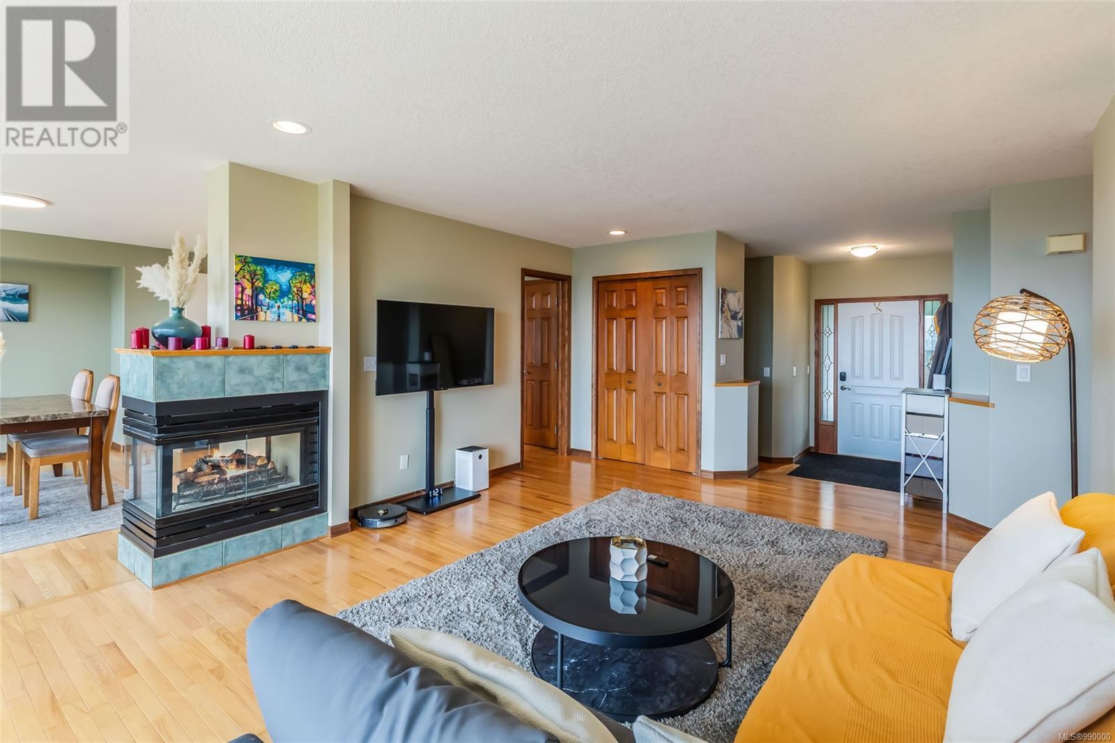Property at 4718 Laguna Way image 1