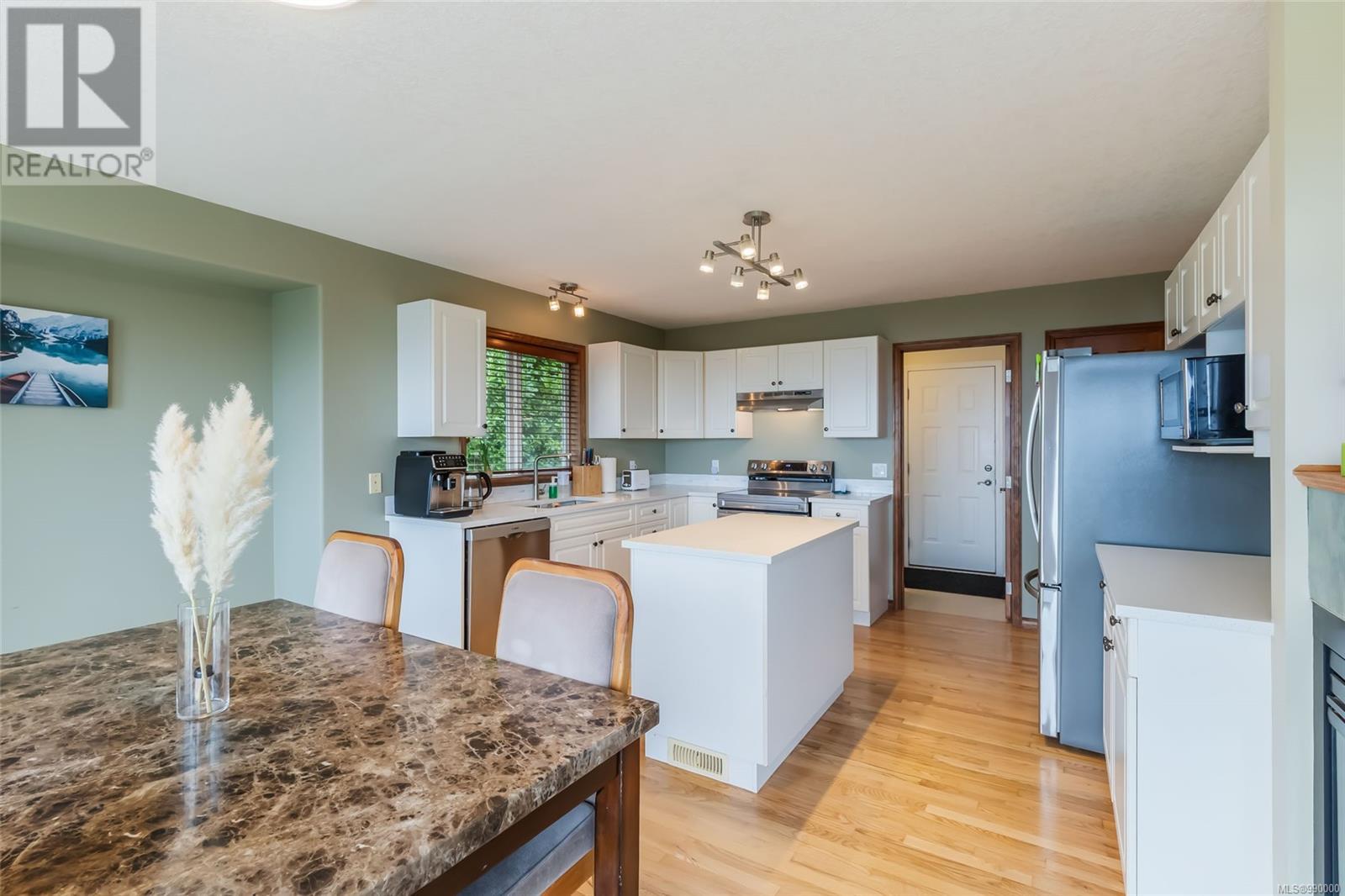 Property at 4718 Laguna Way image 2