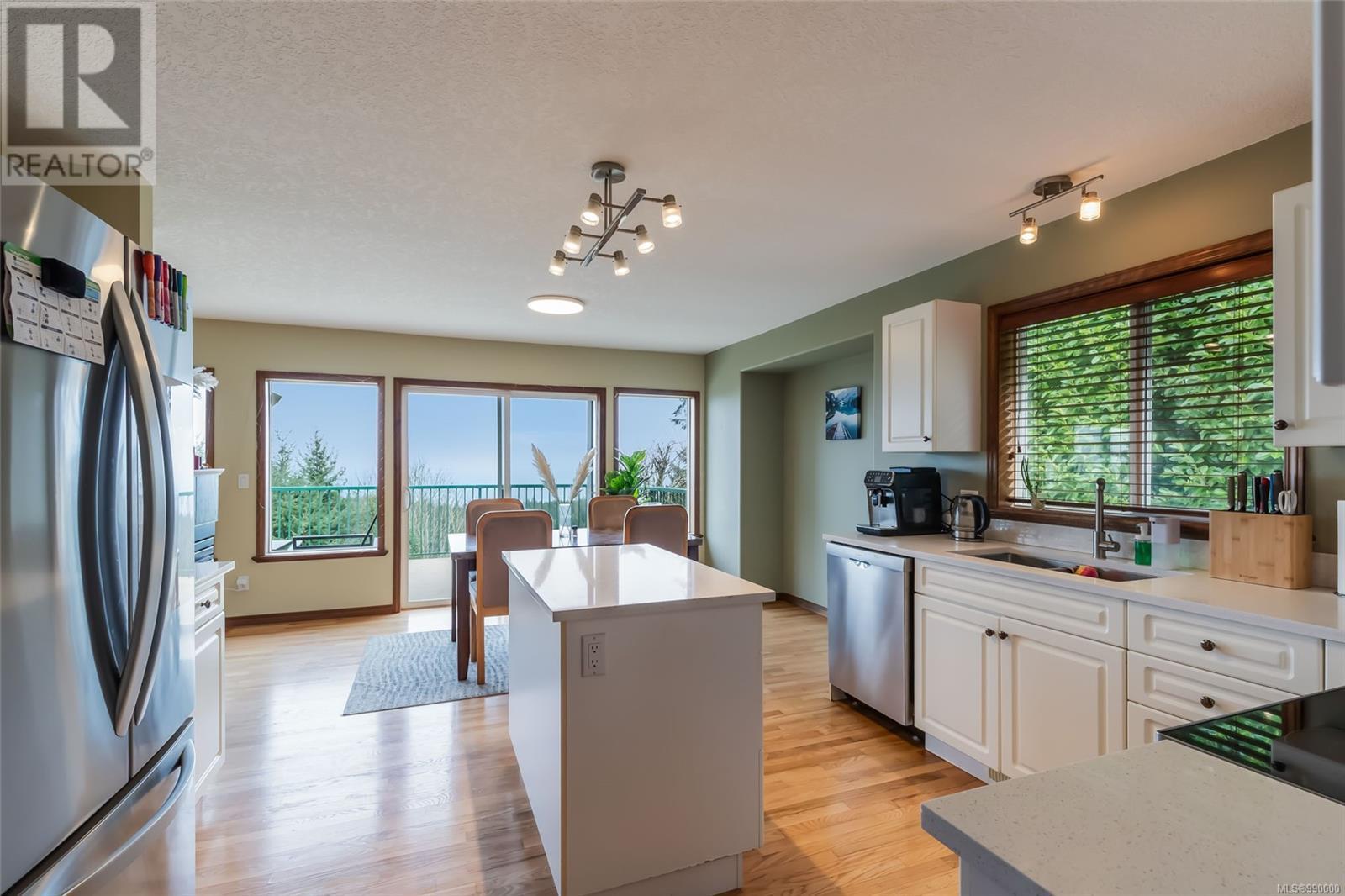 Property at 4718 Laguna Way image 5