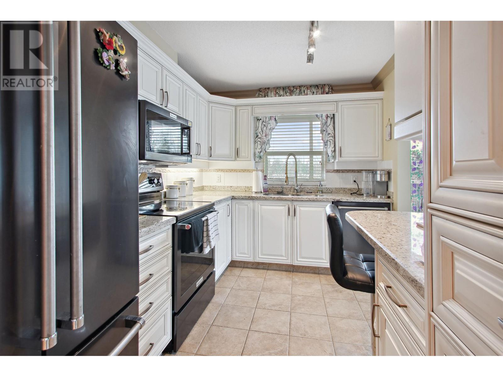 406 12148 224 Street, Maple Ridge, British Columbia  V2X 3N8 - Photo 2 - R2974708