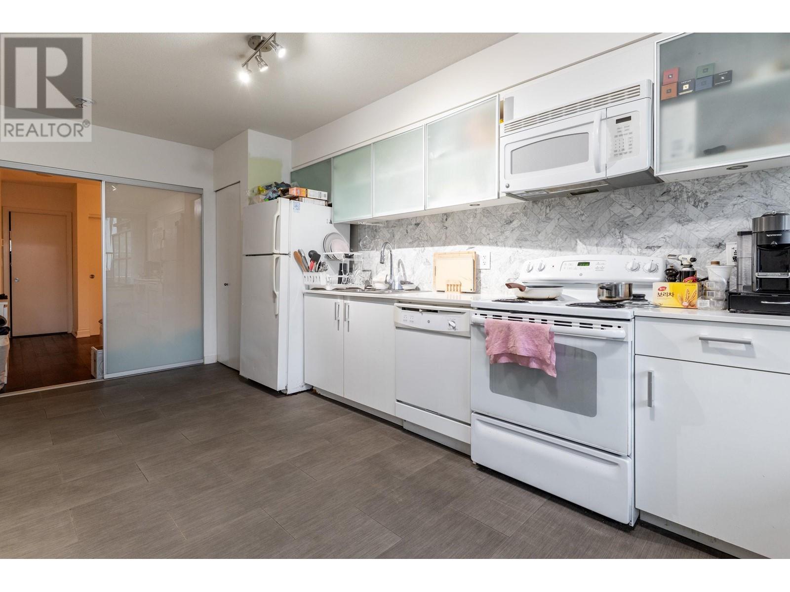 Listing Picture 10 of 18 : 203 66 W CORDOVA STREET, Vancouver / 溫哥華 - 魯藝地產 Yvonne Lu Group - MLS Medallion Club Member